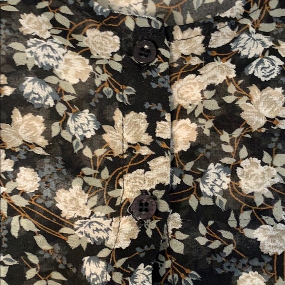 Garage Lightweight button up top - Picture 3 of 4